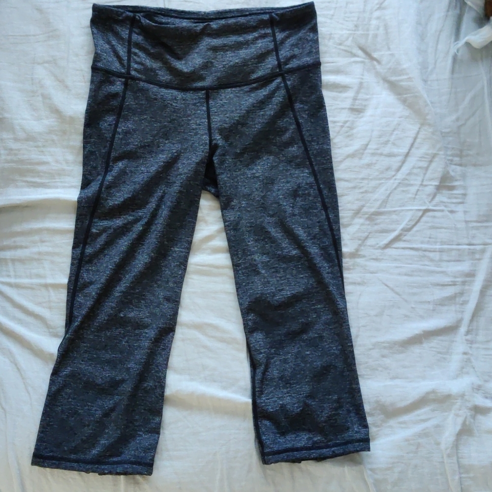 Lululemon Gather & Crow Crop, Heathered Black, 6
